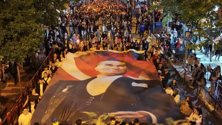 Binlerce Manisalı Festival kortejinde buluştu