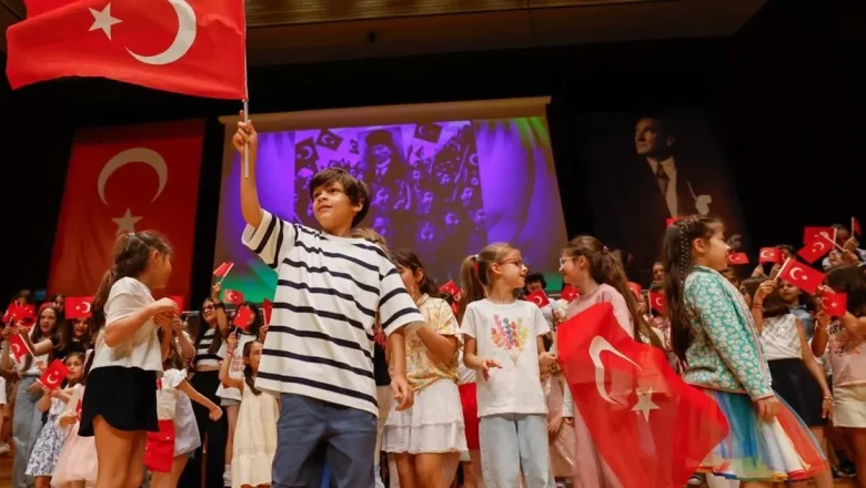 İzmir’de çocuk şarkıları yükseldi