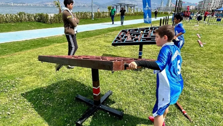 İzmirli minikler Hentbol Şenliği’nde buluştu