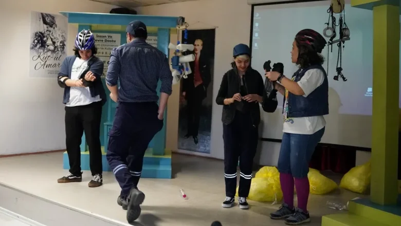 Kocaeli’de ‘Sürdür Abi’ hem eğlendiriyor, hem öğretiyor