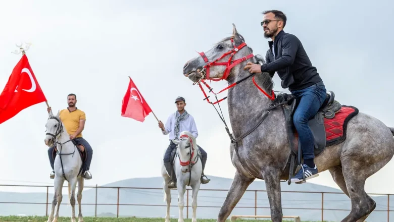 Anadolu Selçuklu Fotoğraf Derneği’nden atlı safari keyfi!