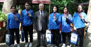 baskan-bozbey-bursanin-gururlariyla-bulustu-52PKdLkD.webp
