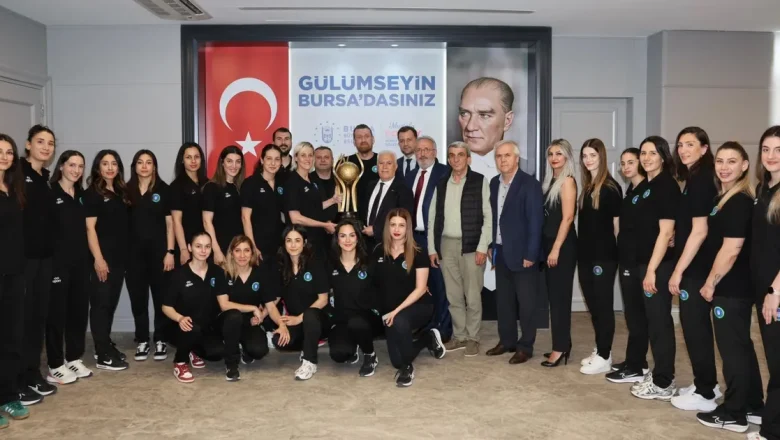 Başkan Bozbey’den şampiyon hentbol takımına övgü
