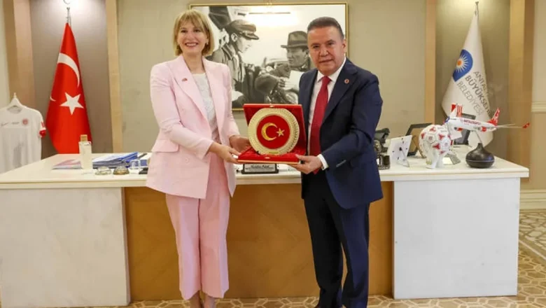 Birleşik Krallık Türkiye Büyükelçisi Başkan Muhittin Böcek’i ziyaret etti