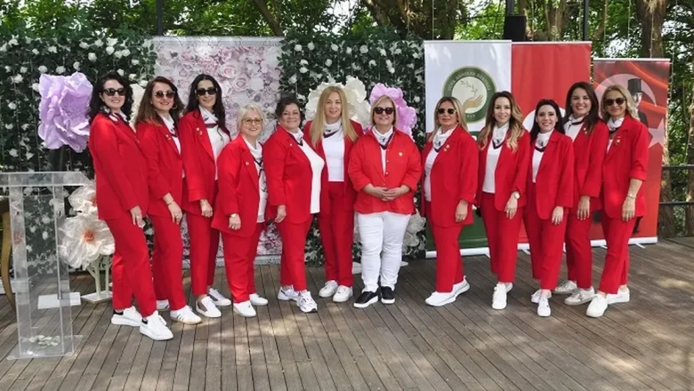 Bursa annelerden Anneler Günü defilesi