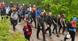 bursa-inegolde-19-mayis-doga-yuruyusu-ile-basladi-wJUkQcdq.webp