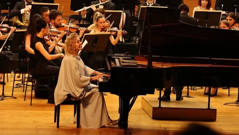 Bursa Nilüfer Senfoni Orkestrası ilk konserinde Gülsin Onay’ı ağırladı