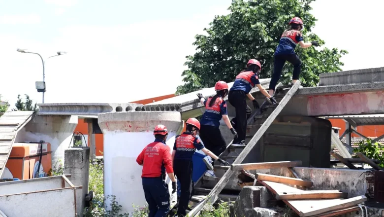 Bursa Osmangazi’de liselilerden nefes kesen tatbikat