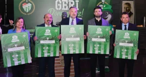 bursa-osmangazide-yesil-beyaz-sevdalilar-bulustu-turkiyenin-ilk-insansi-robotundan-bursaspora-destek-Set2KgAg.webp