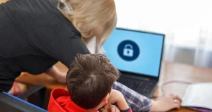 cocuklari-dijital-dunyanin-risklerinden-koruyacagiz-PVklTlqF.webp