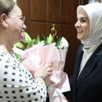 devlet-korumasindaki-cocuklarin-gonullu-annesine-bakan-goktastan-ziyaret-ENavt1bu.webp