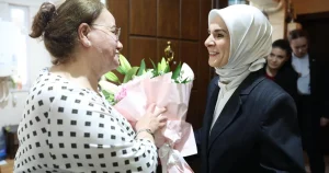 devlet-korumasindaki-cocuklarin-gonullu-annesine-bakan-goktastan-ziyaret-ENavt1bu.webp