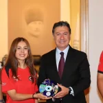 dunya-rekoru-kiran-okculardan-baskan-arasa-ziyaret-z69TGjsh.webp