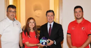 dunya-rekoru-kiran-okculardan-baskan-arasa-ziyaret-z69TGjsh.webp