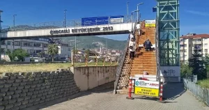 golcukteki-ust-gecitlerde-bakim-ve-onarim-calismasi-y1Z9k6aB.webp