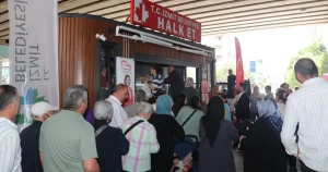 halk-et-mobil-aracina-korfezde-yogun-ilgi-2QuuGpEN.webp