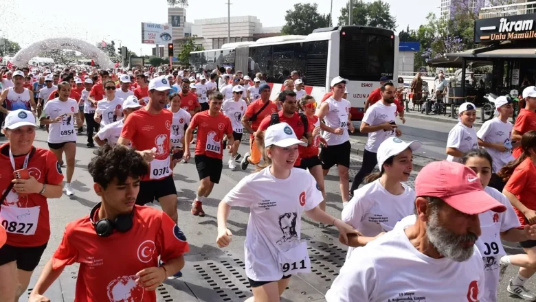 İzmir Karabağlar’da 19 Mayıs Coşkusu