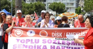 izmir-karabaglarda-kadina-siddete-isyan-rcadghsl.webp
