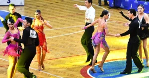 izmirde-danscilarin-kiyasiya-rekabeti-8cLGMcwS.webp