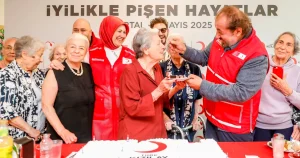 kizilaydan-anneler-gunune-ozel-kutlama-49Hy4cl3.webp