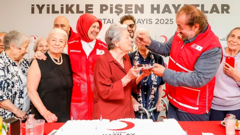 Kızılay’dan Anneler Günü’ne özel kutlama