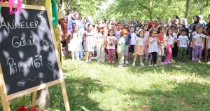 kocaeli-cayirova-cocuk-kuluplerinde-annelere-ozel-etkinlik-SROvV9le.webp