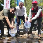 Kocaeli Kirazdere’ye 2 yılda 16 bin alabalık salındı
