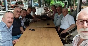 lise-arkadaslari-42-yil-sonra-bir-araya-geldi-VpeY7Npa.webp