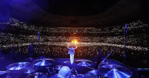 mor-ve-otesinden-izmirde-dev-konser-dunya-capinda-bir-stadyum-konseri-GvpTPie5.webp