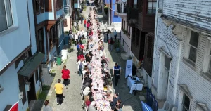mudanyada-annelere-ozel-sevgi-sofrasi-kiB2M8mx.webp