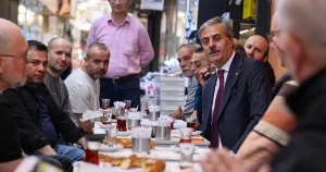 sakarya-uzuncarsida-baskan-alemdar-kunduraci-esnafiyla-bulustu-xKUrc4BL.webp
