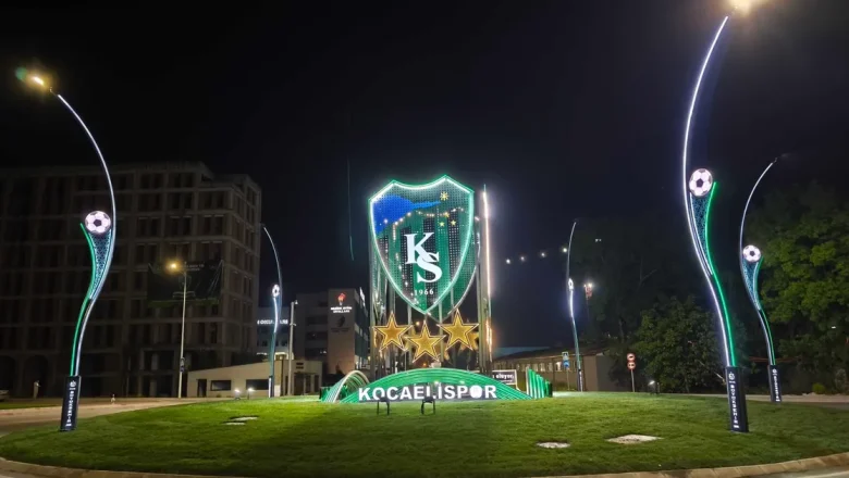 Stat kavşağını Kocaelispor’un arması aydınlatıyor