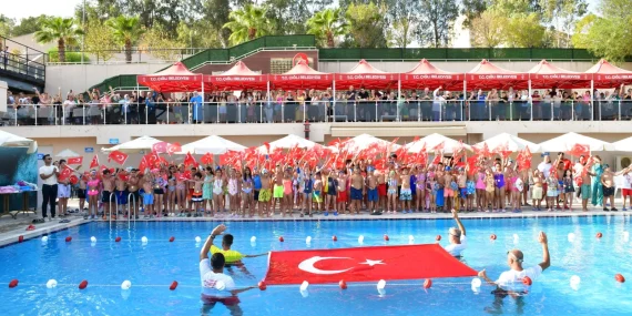 İzmir Çiğli’den yüzme şenliği ve madalya töreni